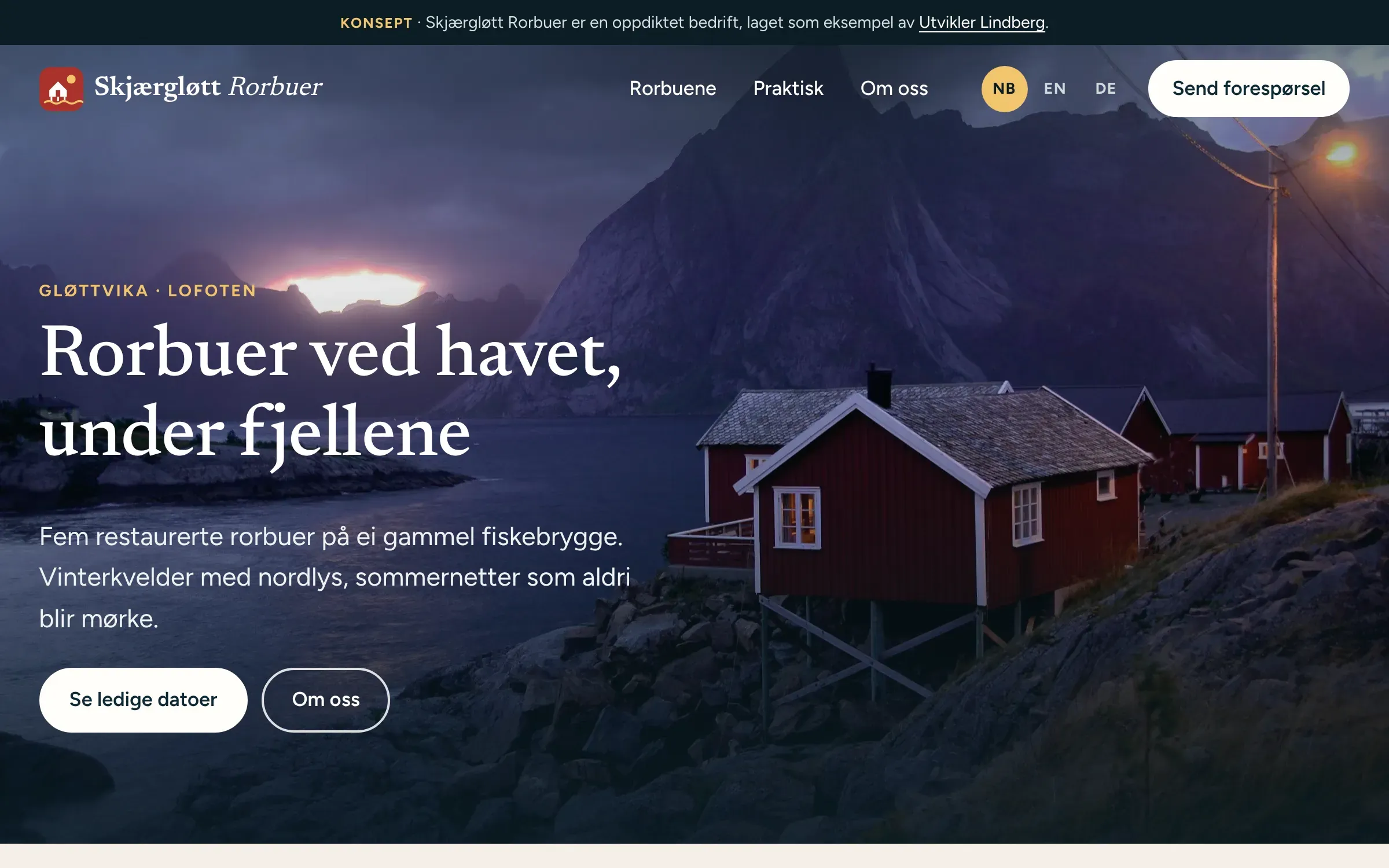 Forsiden til konseptet Skjærgløtt Rorbuer: ei rød rorbu på svaberget i blått kveldslys under fjellene, overskriften «Rorbuer ved havet, under fjellene» og knappen «Se ledige datoer». Øverst står det at bedriften er oppdiktet.